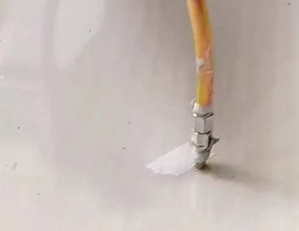 和田地瓷砖空鼓维修公司专业解答在瓷砖铺贴过程中，如果使用的砂料过粗（如全部使用了粗砂），可能会导致以下问题